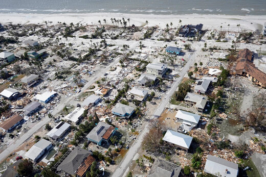 ببینید | تپه قایق‌های تفریحی لوکس؛ خسارت میلیاردی در پی طوفان فلوریدا
