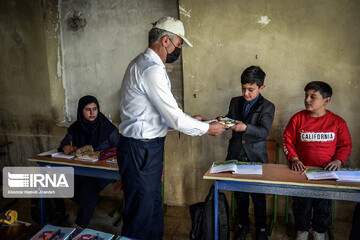 آغاز سال تحصیلی در مدرسه آزادی