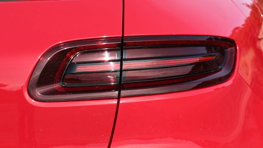 عکس | حراج این ۴۰ پورشه ۸ میلیارد تومانی در ایران!