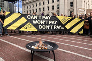 معترضان انگلیسی‌ قبوض انرژی را آتش زدند