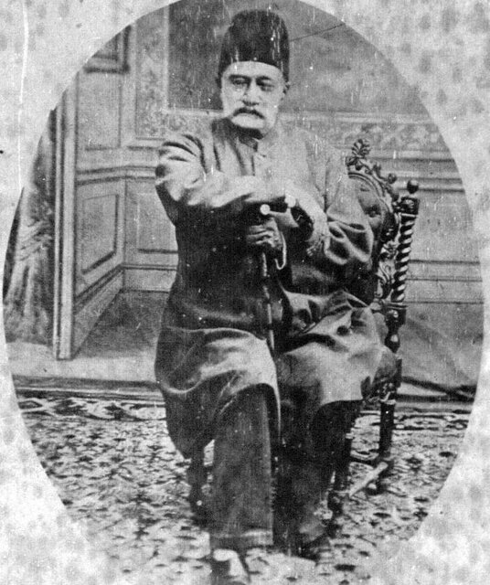 کاری که عمه احمد شاه با قاجاریه کرد