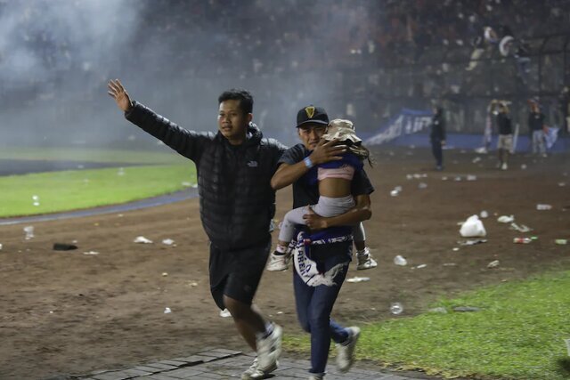 فاجعه تلخ در اندونزی؛ ۱۸۲ کشته در یک بازی فوتبال!