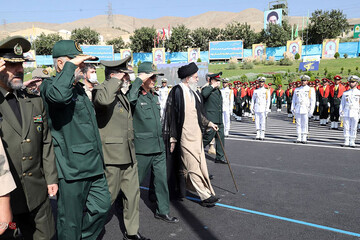 تصاویر | حضور حضرت آیت‌الله خامنه‌ای فرمانده کل قوا در دانشگاه افسری امام حسن(ع)