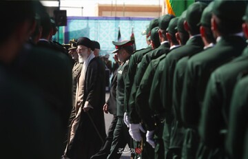 رهبر انقلاب آیت الله خامنه ای در مراسم مشترک دانش‌آموختگی دانشجویان دانشگاه‌های نیروهای مسلح