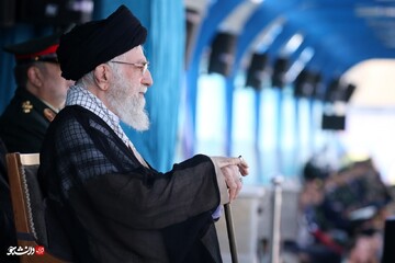 رهبر انقلاب آیت الله خامنه ای در مراسم مشترک دانش‌آموختگی دانشجویان دانشگاه‌های نیروهای مسلح