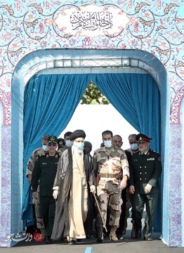 رهبر انقلاب آیت الله خامنه ای در مراسم مشترک دانش‌آموختگی دانشجویان دانشگاه‌های نیروهای مسلح