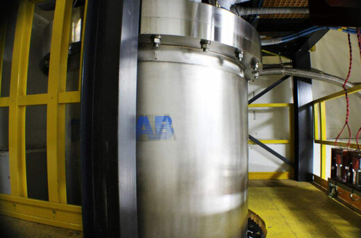 عکس | این آهنربای چینی که ساخت آن 5 سال به طول میانجامد، قدرتمندترین آهنربای دنیا است!