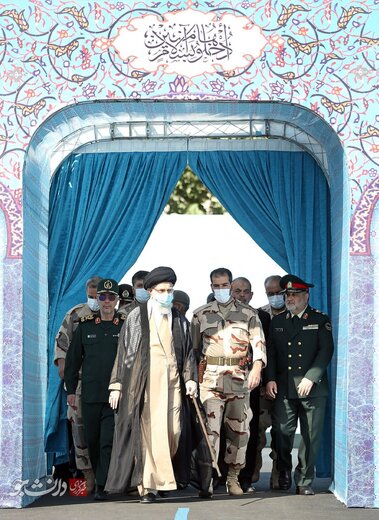 رهبر انقلاب آیت الله خامنه ای در مراسم مشترک دانش‌آموختگی دانشجویان دانشگاه‌های نیروهای مسلح