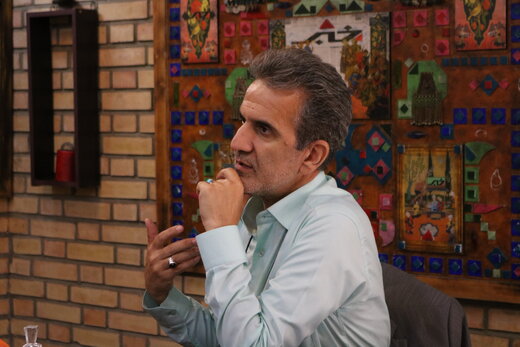 استاد و دانشجو فرهیخته هستند، نه کف روی آب استاد و دانشجو فرهیخته هستند، نه کف روی آب