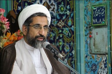 مسئول نمایندگی ولی فقیه در سپاه بوشهر : اگر تفکرات غربی بر جامعه حاکم شود ، کار نظام ساخته است /  باید از استحاله فرهنگی جامعه ترسید