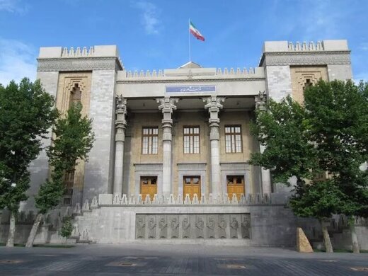وزارة الخارجية تستدعي السفير الفرنسي في طهران