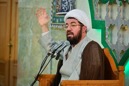 انتقادهای استاد حوزه در سخنرانی جمکران / نیروی انتظامی عزیز، چرا... / آموزش و پرورش 12 سال چه کار می کند؟ / صداوسیما سلبریتیها را مهار نمیکند