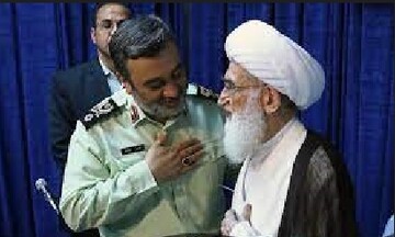 آیت الله نوری همدانی در دیدار فرمانده کل نیروی انتظامی : برخورد همراه با مهربانی و رافت اسلامی بسیار سازنده است
