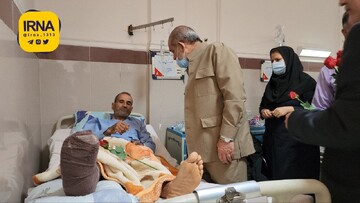وزیر کشور از مصدومان زلزله خوی عیادت کرد