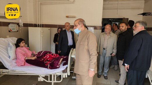 وزیر کشور از مصدومان زلزله خوی عیادت کرد
