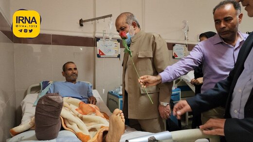 وزیر کشور از مصدومان زلزله خوی عیادت کرد