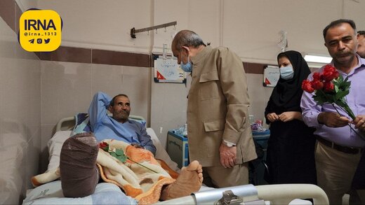 وزیر کشور از مصدومان زلزله خوی عیادت کرد