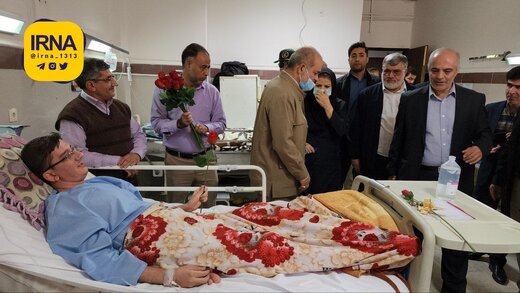 وزیر کشور از مصدومان زلزله خوی عیادت کرد