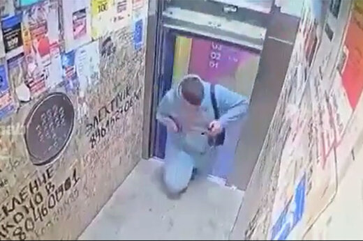 ببینید | لحظه پراسترس نجات جان یک مرد در حین بسته شدن ناگهانی درب آسانسور 