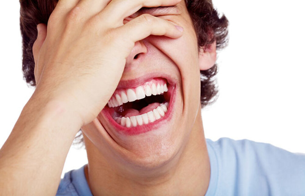 فواید خنده برای سلامتی؛ چرا زنان بلندترو طولانی‌تر می‌خندند؟