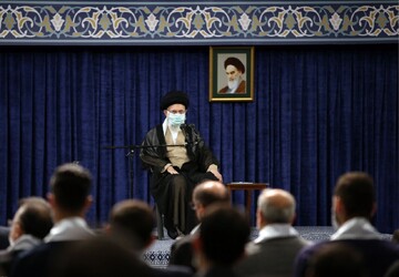 قائد الثورة الإسلامية: الغربيون يتخطون الخطوط الحمراء كلما تقتضي مصالحهم