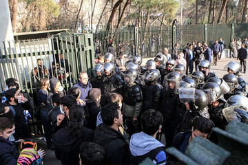 دشمن در آشوبهای اخیر به دنبال این 4 تغییر بود/ دشمن این نکته را جا انداخت که پلیس،عامل مرگ مهسا امینی است دشمن در آشوبهای اخیر به دنبال این 4 تغییر بود/ دشمن این نکته را جا انداخت که پلیس،عامل مرگ مهسا امینی است