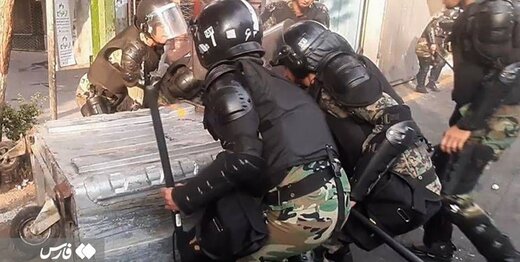 رئیس کمیسیون امنیت ملی مجلس : پلیس ایران در جریانات اخیر نشان داد خشونت‌گرا نیست ، خویشتن‌دار است 