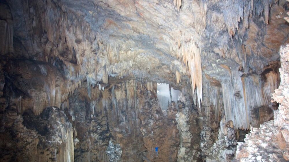 عکس | رشته نخ آبی در دهان ۱۰۰ قربانی غار «نیمه شب وحشت»