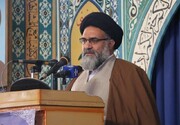 امام جمعه یاسوج: چرا باید در ورودی شهرها تابلوها به زبان انگلیسی باشد؟ ایران با فرهنگ اسلامی در برابر استکبار ایستاده