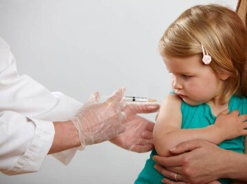 سازمان غذا و داروی امریکا تزریقِ واکسن‌های تقویت‌کننده اومیکرون برای کودکان را تأیید کرد