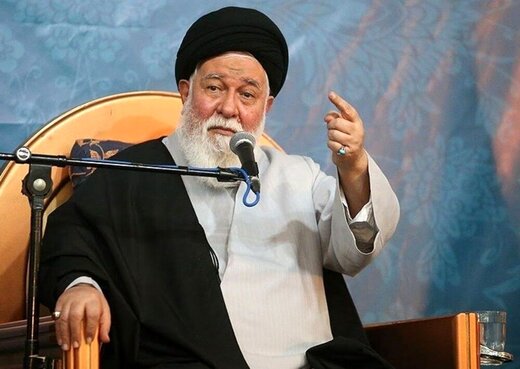 علمالهدی: نگفتم مخالف فیلترینگ هستم / آمریکا میخواهد با جلادان، اراذل و اوباش و نان روسپی بهجان مردم بیفتد / به دشمن رو بدهید، او پا پیش میگذارد
