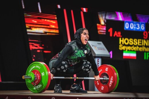 Iranian woman makes history in Asian Weightlifting Championships