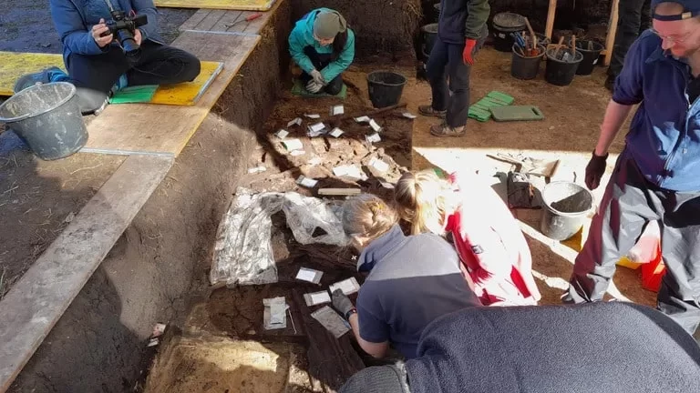 عکس | کشف قدیمی‌ترین بقایای انسان شناخته شده در قبری 10 هزار و 500 ساله