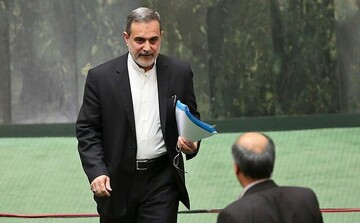 انتقاد بطحایی وزیر پیشین آموزش و پرورش از موضع نماینده مجلس درباره دانش آموزان بازداشتی
