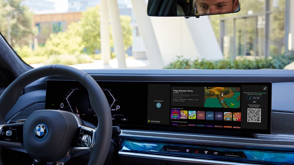 عکس | پای بازیها به داخل خودروهای bmw کشیده شد!