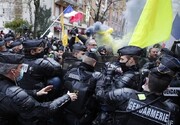 ببینید | درگیری خشونت آمیز پلیس با معترضین در فرانسه