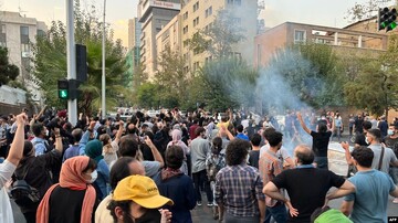٢۵٠٠ اعتراض قانونی و غیرقانونی در دوسال/راهبرد دولت و مجلس: مرزبندی قانونی اعتراض از اغتشاش 