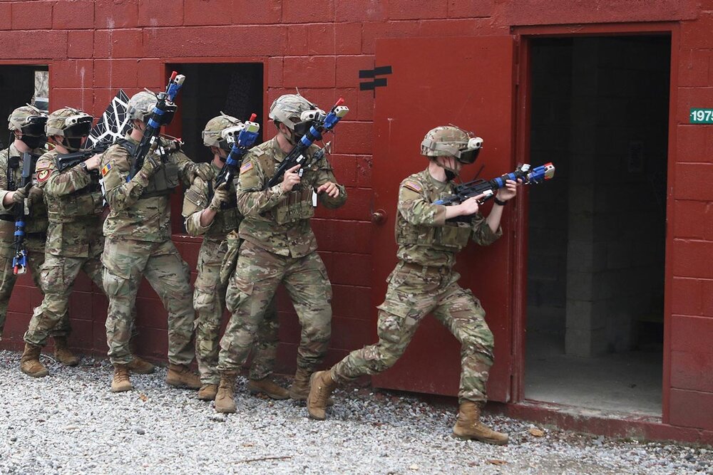 واکنش منفی سربازان آمریکایی به هدست مایکروسافت: این دستگاهها ما را به کشتن میدهند/عکس