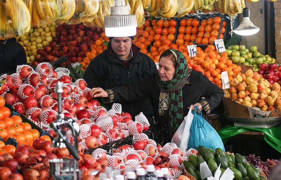 هزینه کیف و کفش کودکان مدرسه‌ای جایگزین خرید میوه/ جزئیات قیمت میوه جات در میدان تره بار
