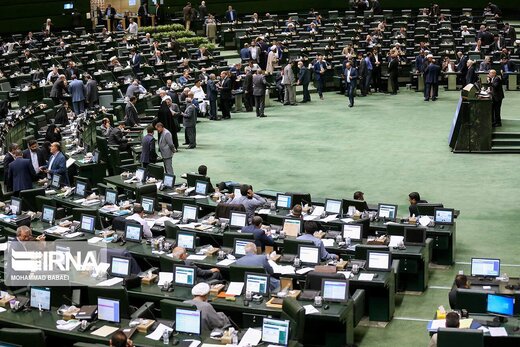 ببینید | تذکر تند و تیز نماینده مردم تهران در مجلس به قالیباف در خصوص هیئت رئیسه!