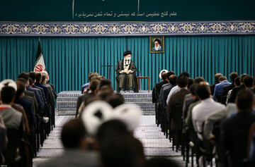 Supreme Leader terms academic elites as source of pride for Iran