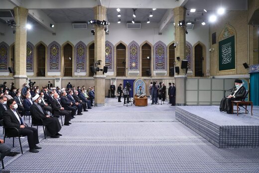 ببینید | رهبر انقلاب: نخبگانی که به خارج میروند و آلت دست غربیها میشوند عاقبت به خیر نخواهند شد ببینید | رهبر انقلاب: نخبگانی که به خارج میروند و آلت دست غربیها میشوند عاقبت به خیر نخواهند شد