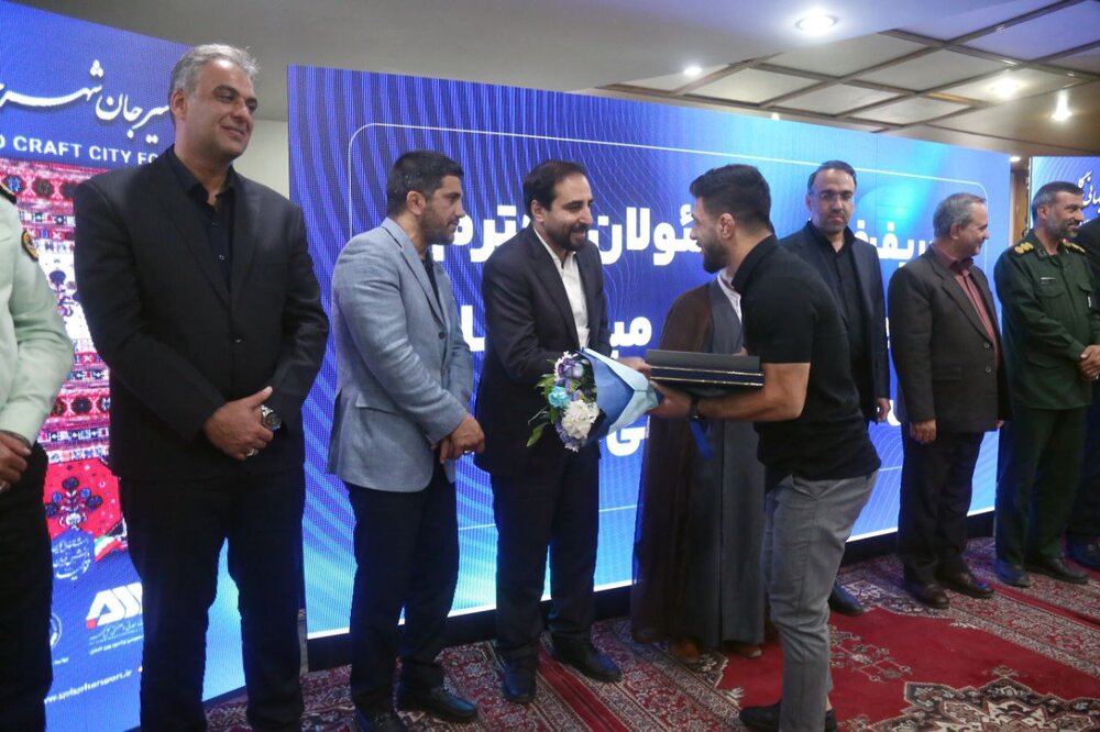 تجلیل گلگهر از قهرمانان ملیپوش کشتی آزاد و فرنگی و پیشکسوتان سیرجانی