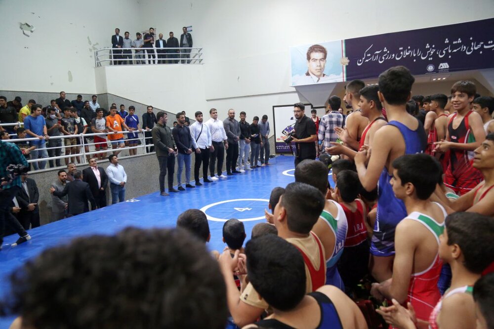 تجلیل گلگهر از قهرمانان ملیپوش کشتی آزاد و فرنگی و پیشکسوتان سیرجانی