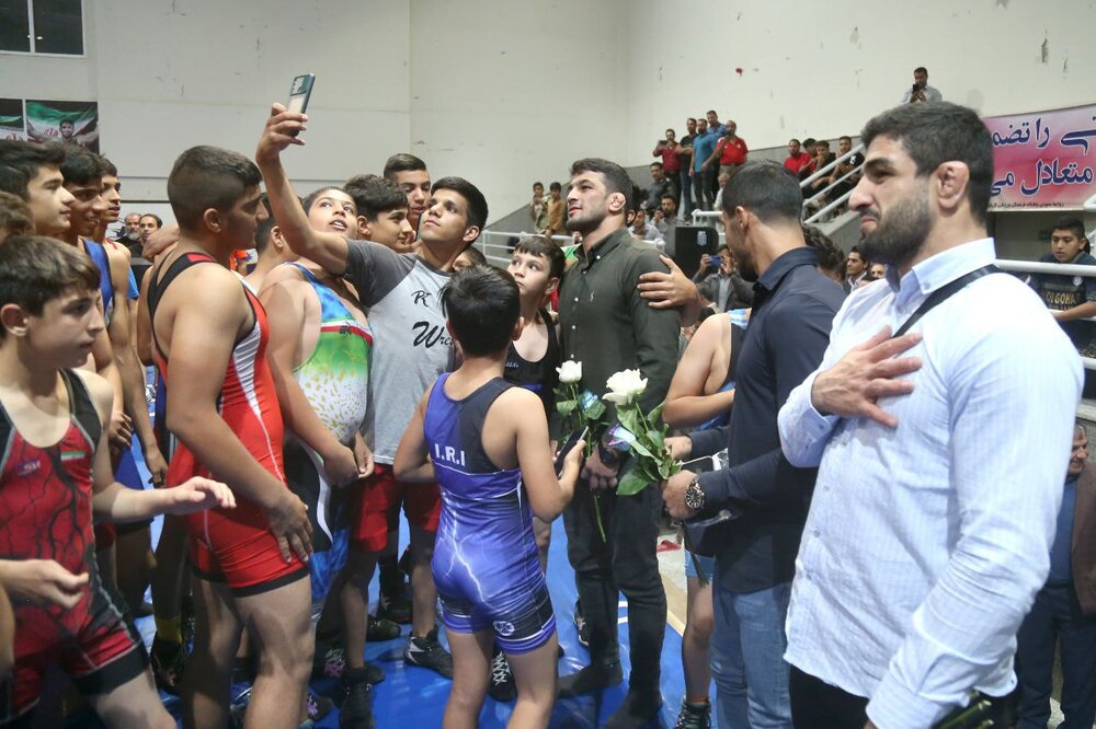 تجلیل گلگهر از قهرمانان ملیپوش کشتی آزاد و فرنگی و پیشکسوتان سیرجانی