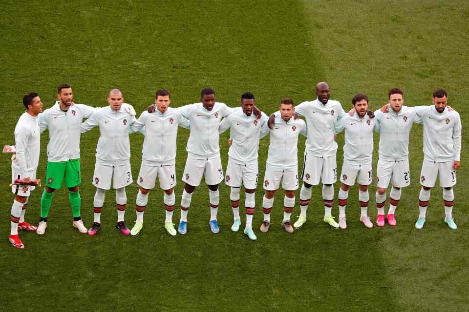 علت همخوانی عجیب رونالدو با سرود ملی: نگاه به پرچم