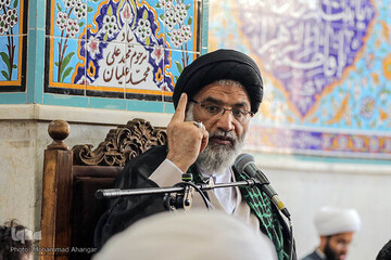 خطیب جمعه اهواز: مردم گرانی را با سختی «تحمل» میکنند، «هرج و مرج» در قیمتها را تحمل نمیکنند