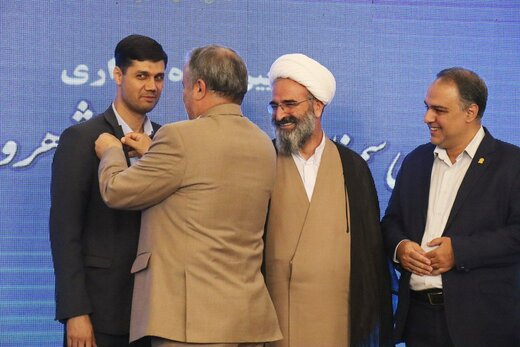 اثر تحریم‌ های داخلی به مراتب بیشتر از تحربم های خارجی است