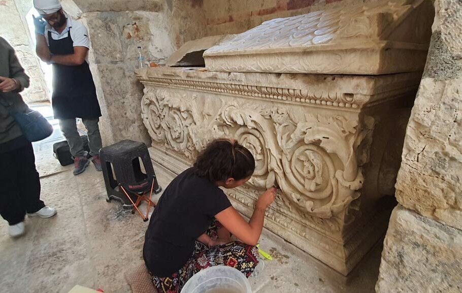 این مقبره ۱۶۰۰ ساله منبع الهام داستان بابانوئل است؟