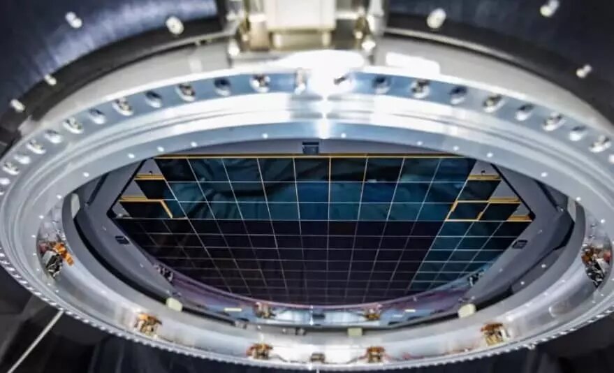 عکس | دوربین غولپیکر ۳۲۰۰ مگاپیکسلی